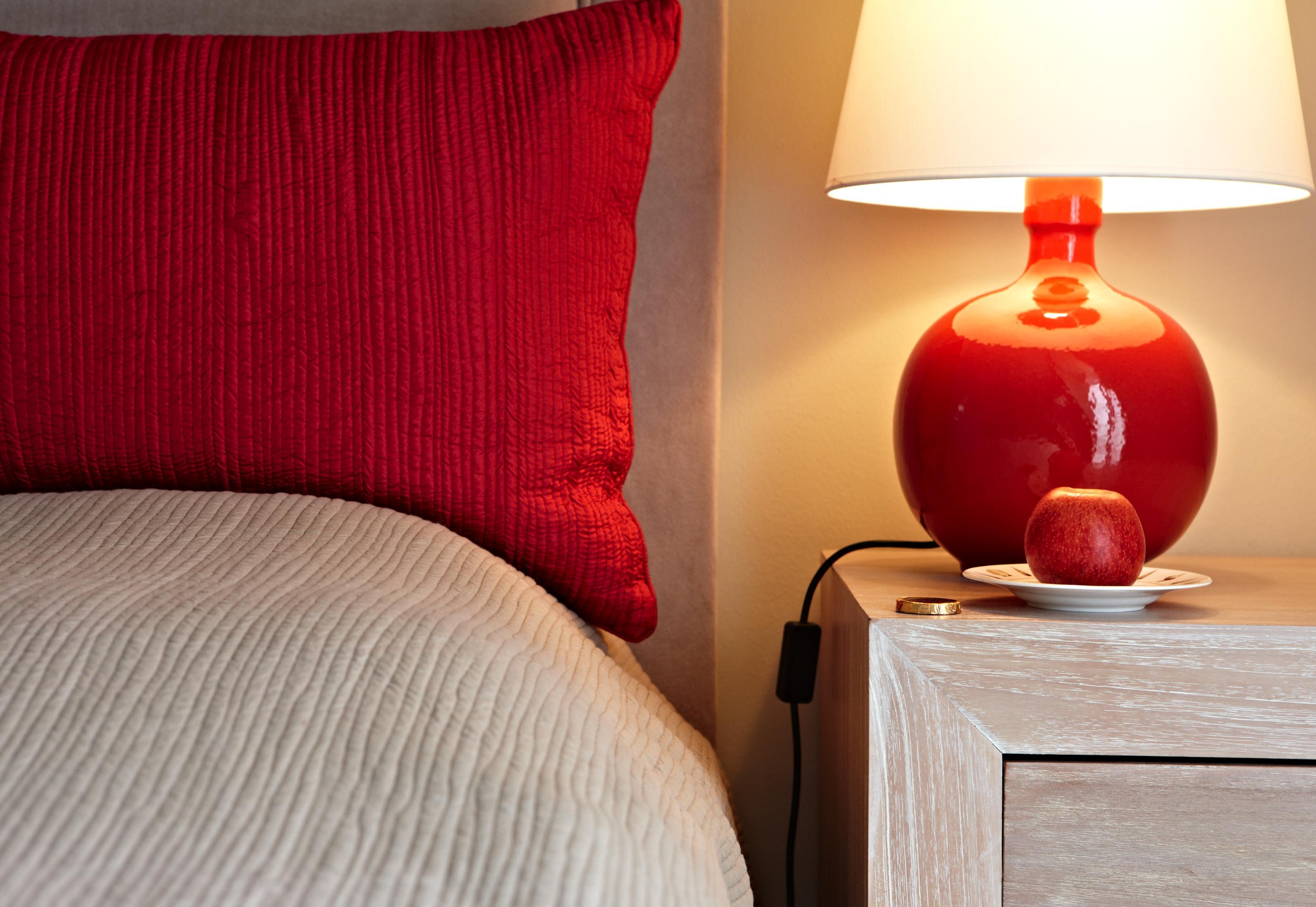 Strandhotel Zingst Kültér fotó A lamp on a bedside table
