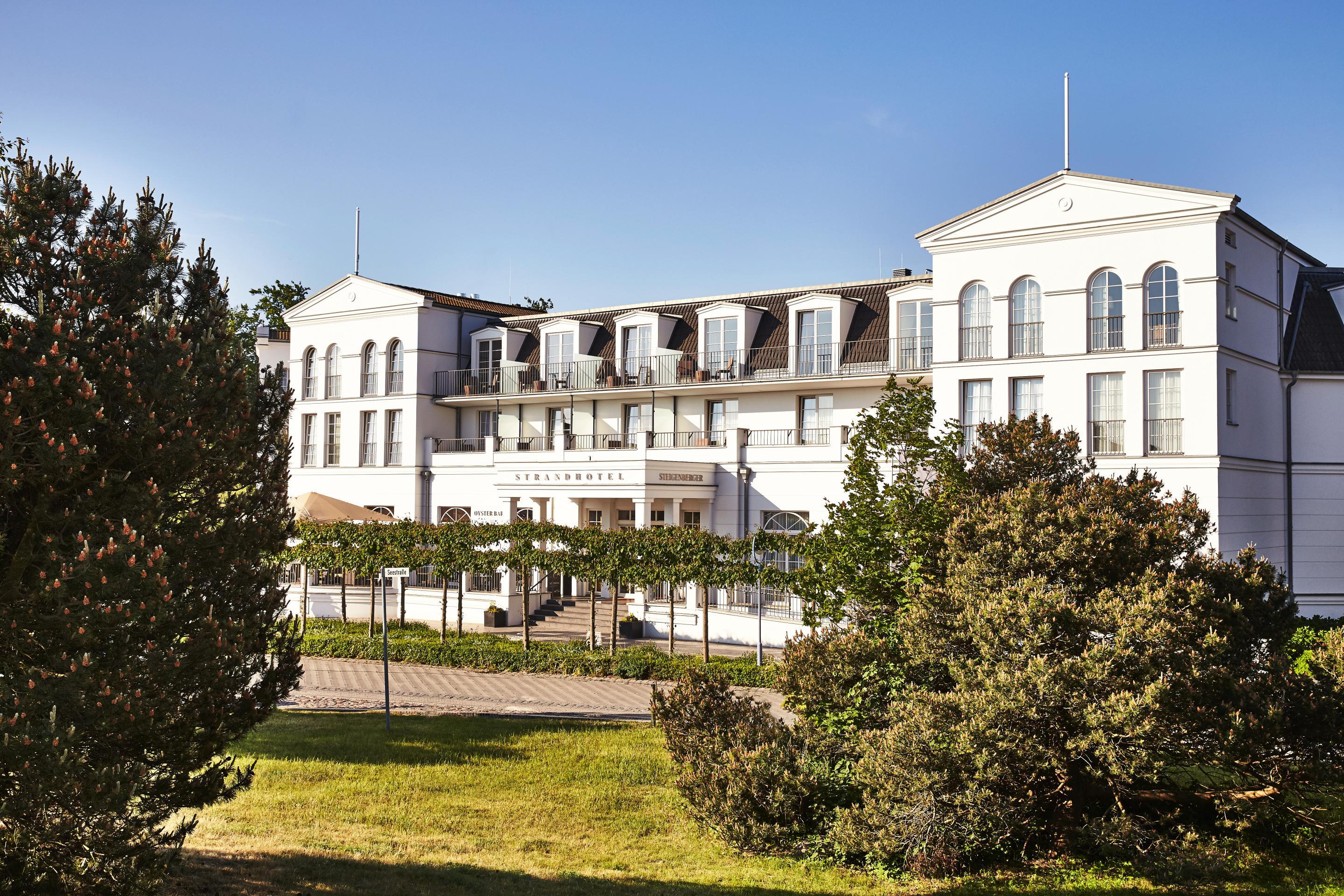 Strandhotel Zingst Kültér fotó The Hotel
