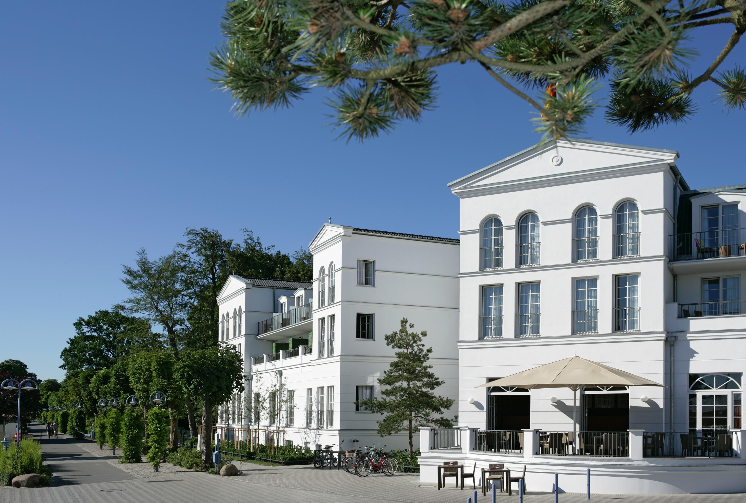Strandhotel Zingst Kültér fotó The White House