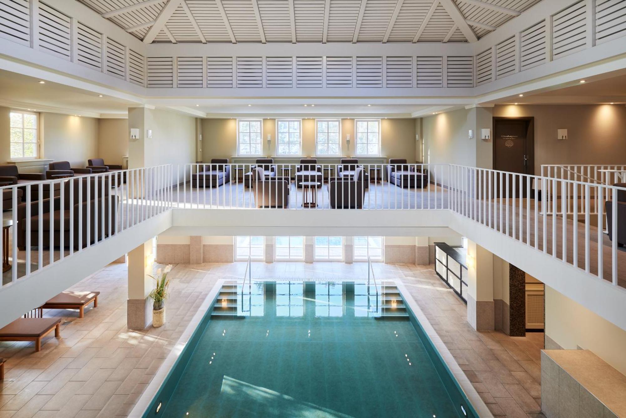 Strandhotel Zingst Kültér fotó The swimming pool at the hotel