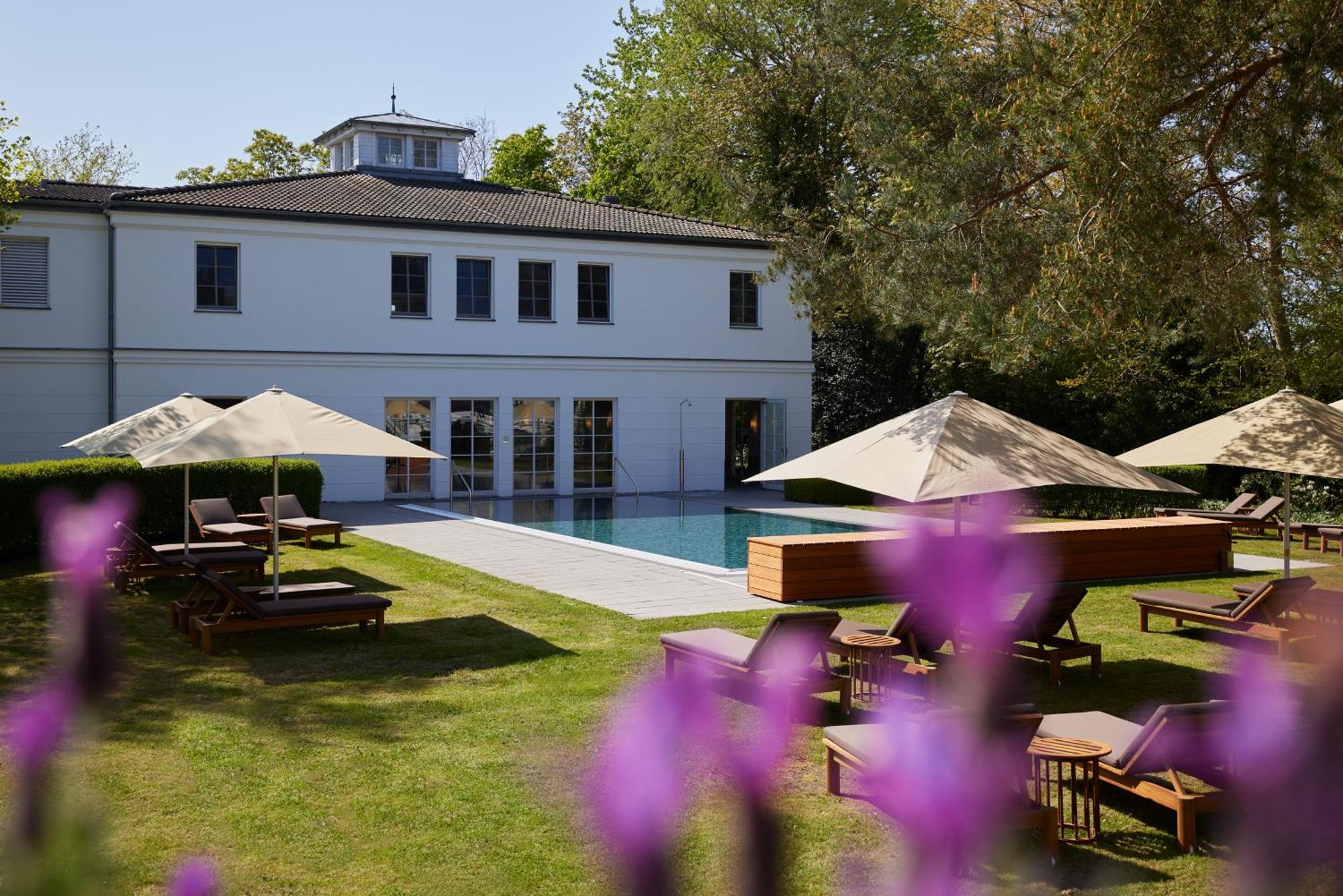 Strandhotel Zingst Kültér fotó The Manor at The Grove